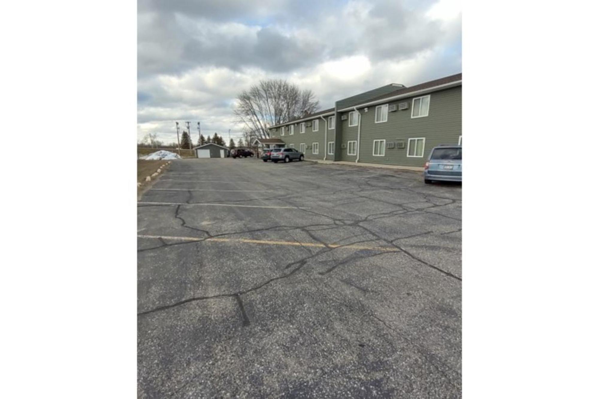 Love Hotels Staples By Oyo At Hwy 10 Mn Motley 외부 사진