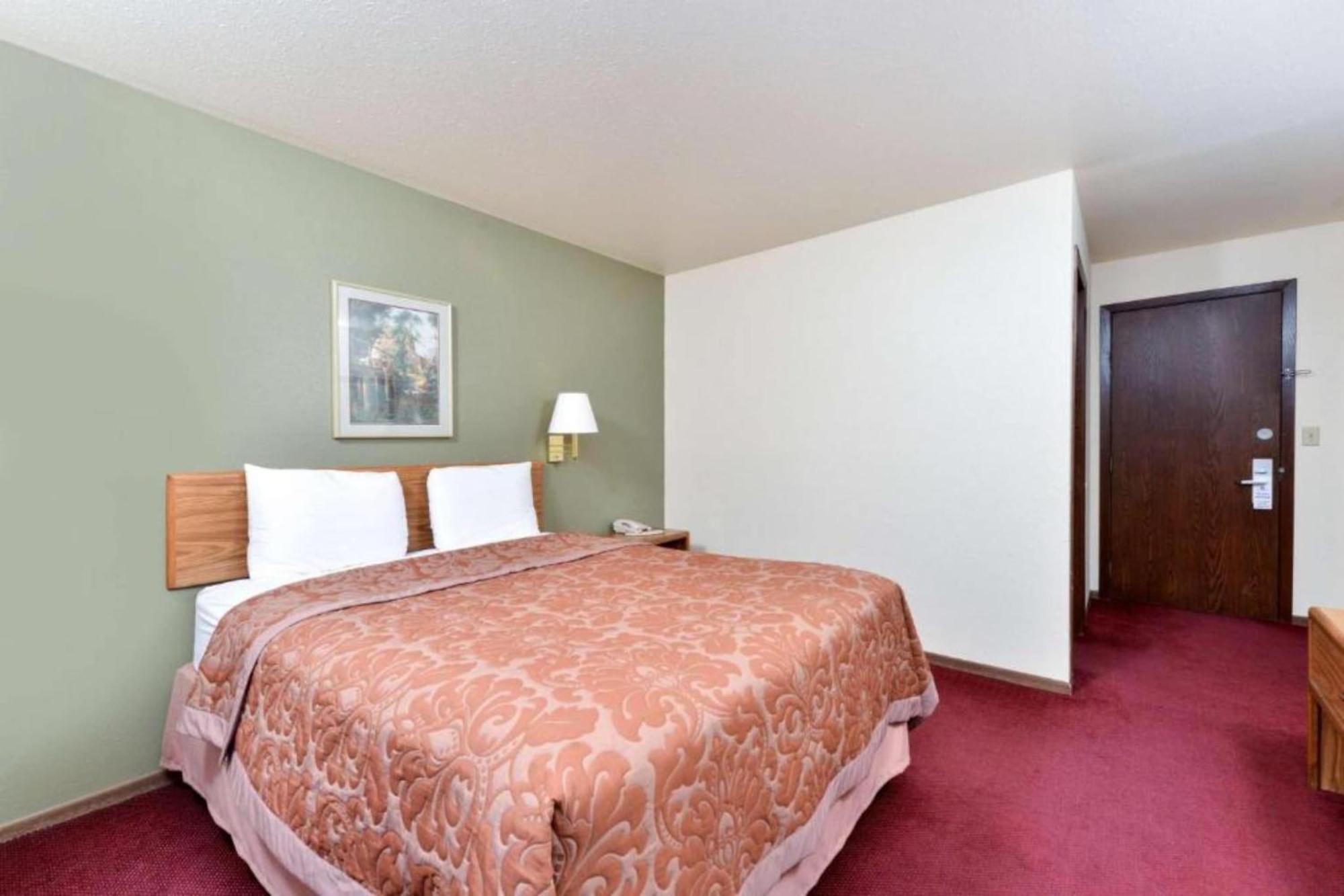 Love Hotels Staples By Oyo At Hwy 10 Mn Motley 외부 사진